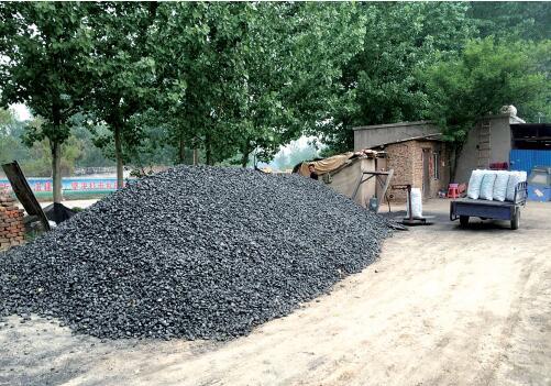 郑州一区域空气污染严重 锅炉冒黑烟扬尘漫天